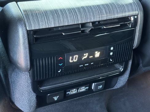 Used 2023 Jeep Wagoneer Series III w/ Preferred Equipment Group AWD/4WD image 35