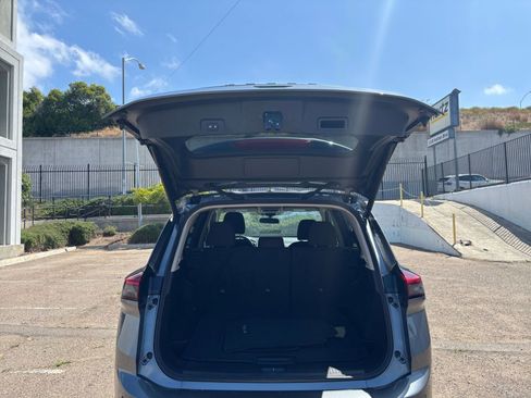Used 2025 Nissan Rogue SV FWD image 33