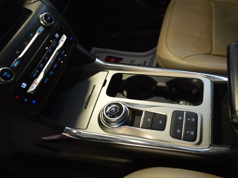 Used 2020 Ford Explorer Limited w/ Class III Trailer Tow Package image 21