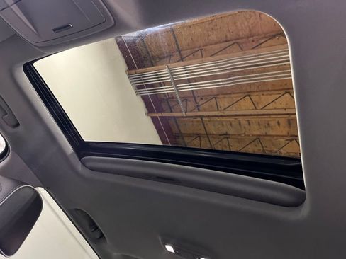 Used 2018 Chevrolet Silverado 1500 High Country image 35