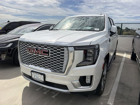 Used 2024 GMC Yukon Denali w/ Advanced Technology Package AWD/4WD image 2