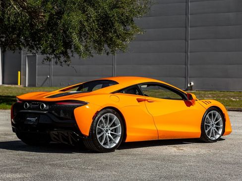 Used 2024 McLaren Artura RWD image 23