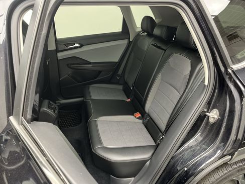 Used 2022 Volkswagen Taos SE image 11