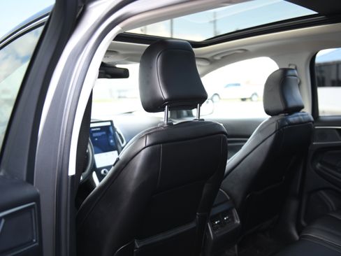 Used 2022 Ford Edge Titanium image 12