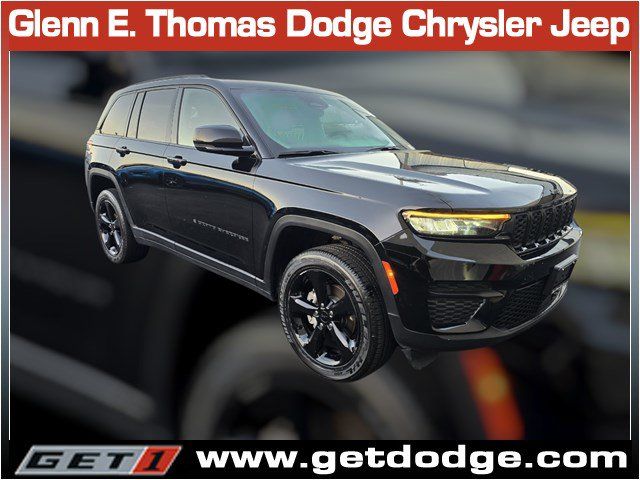 Used 2023 Jeep Grand Cherokee Altitude AWD/4WD image 1
