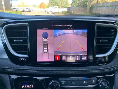 Used 2022 Chrysler Pacifica Touring-L w/ Uconnect Theater Family Group image 20