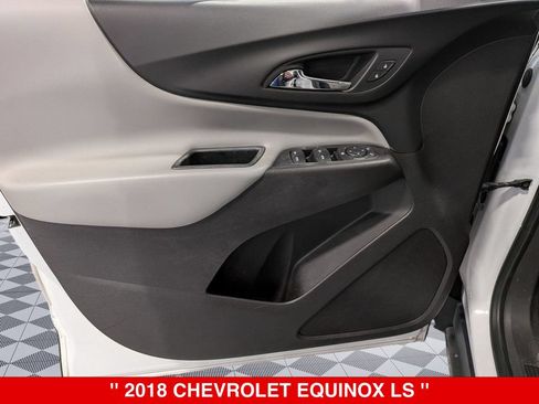 Used 2018 Chevrolet Equinox LS FWD image 13