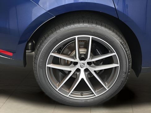 Certified 2026 Porsche Macan AWD/4WD image 12