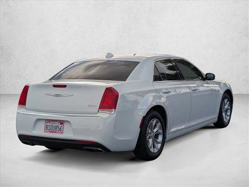 Used 2020 Chrysler 300 Touring image 5