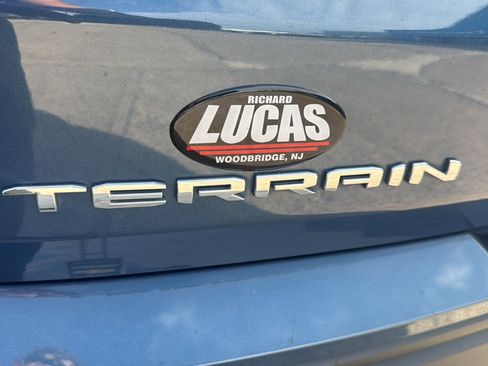 Used 2024 GMC Terrain SLE FWD image 41