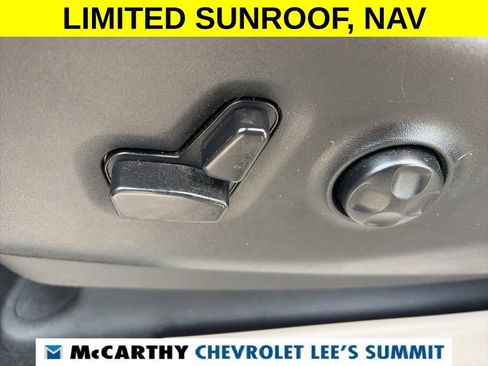 Used 2023 Chrysler Pacifica Limited FWD image 49
