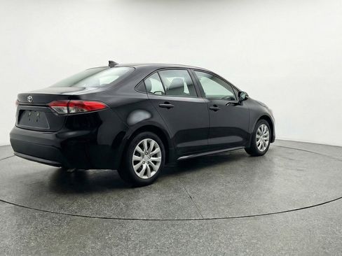 Used 2025 Toyota Corolla LE image 9