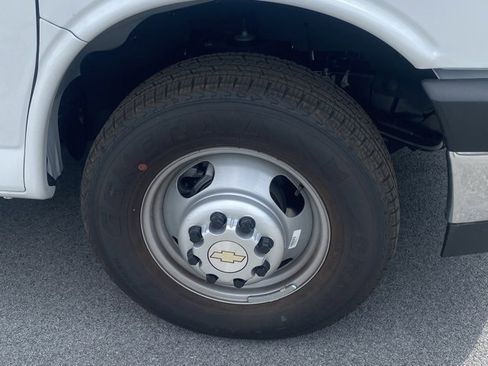 New 2025 Chevrolet Express 4500 4500 Series w/ Power Convenience Package image 15