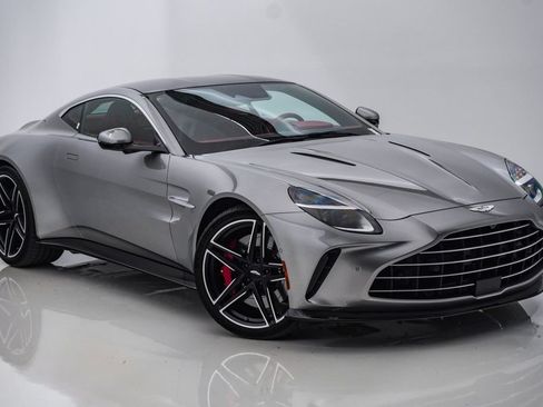 Used 2025 Aston Martin V8 Vantage Coupe RWD image 3