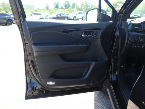 Used 2024 Honda Ridgeline Black Edition image 17