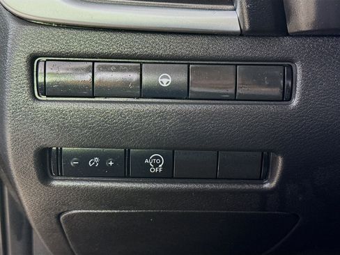 Used 2023 Nissan Rogue SV AWD/4WD image 9