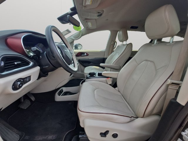 Used 2017 Chrysler Pacifica Limited w/ Advanced Safetytec Group FWD image 10