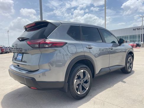 Certified 2025 Nissan Rogue SV FWD image 5