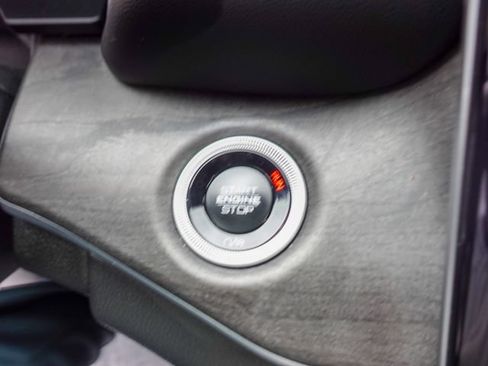 Used 2025 Jeep Grand Cherokee L Limited AWD/4WD image 19