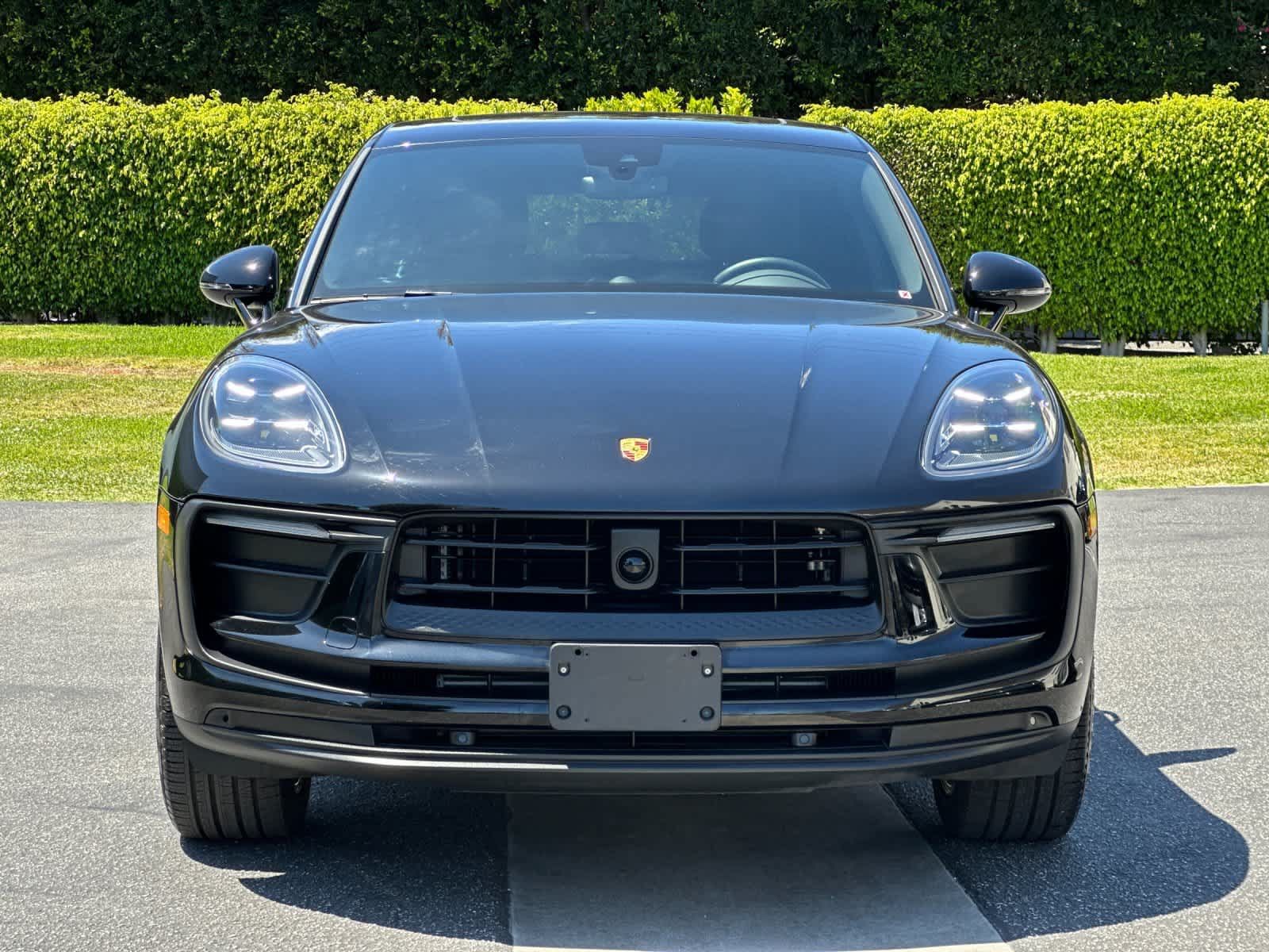 Certified 2025 Porsche Macan AWD/4WD image 11