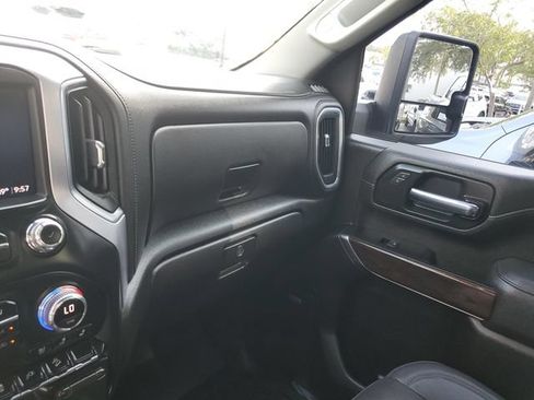 Used 2022 GMC Sierra 2500 SLT w/ SLT Preferred Package AWD/4WD image 28