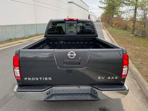 Used 2012 Nissan Frontier SV image 9