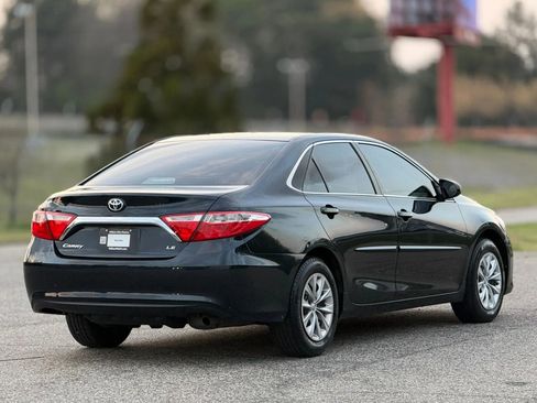 Used 2015 Toyota Camry LE FWD image 9