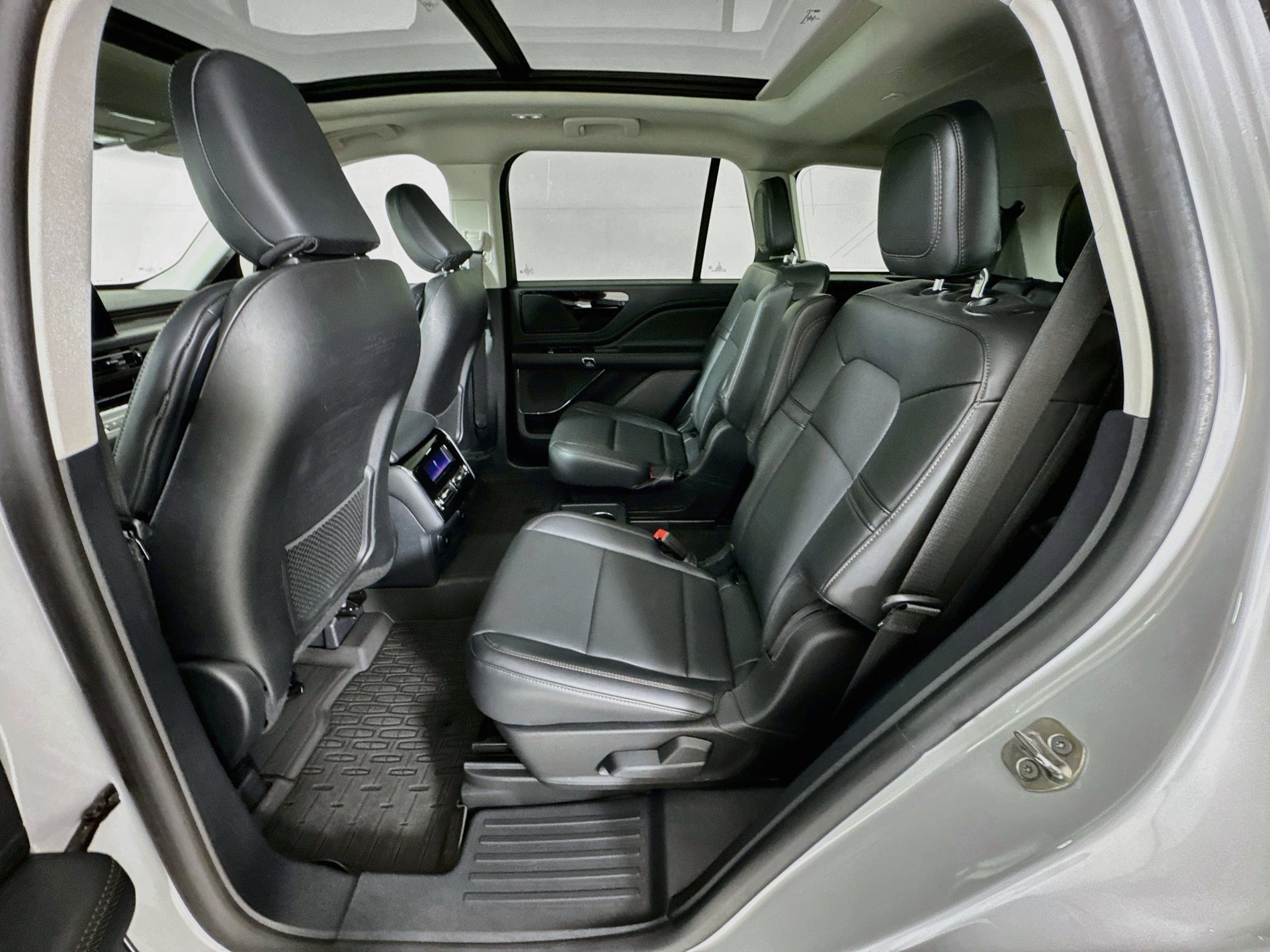 Used 2025 Lincoln Aviator AWD w/ Jet Appearance Package image 26