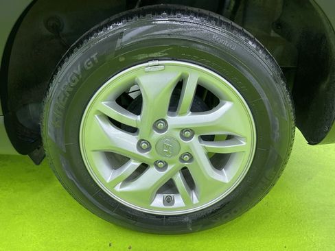 Used 2024 Hyundai Venue SE image 9