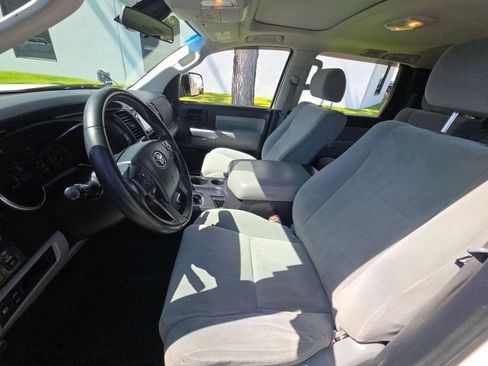 Used 2019 Toyota Sequoia SR5 AWD/4WD image 7