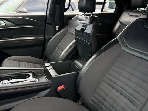 Certified 2025 Ford Explorer ST-Line AWD/4WD image 32