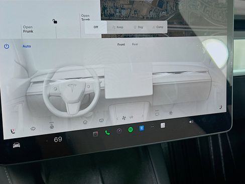 Used 2022 Tesla Model Y Long Range image 21