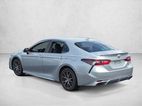 Used 2021 Toyota Camry SE FWD image 5