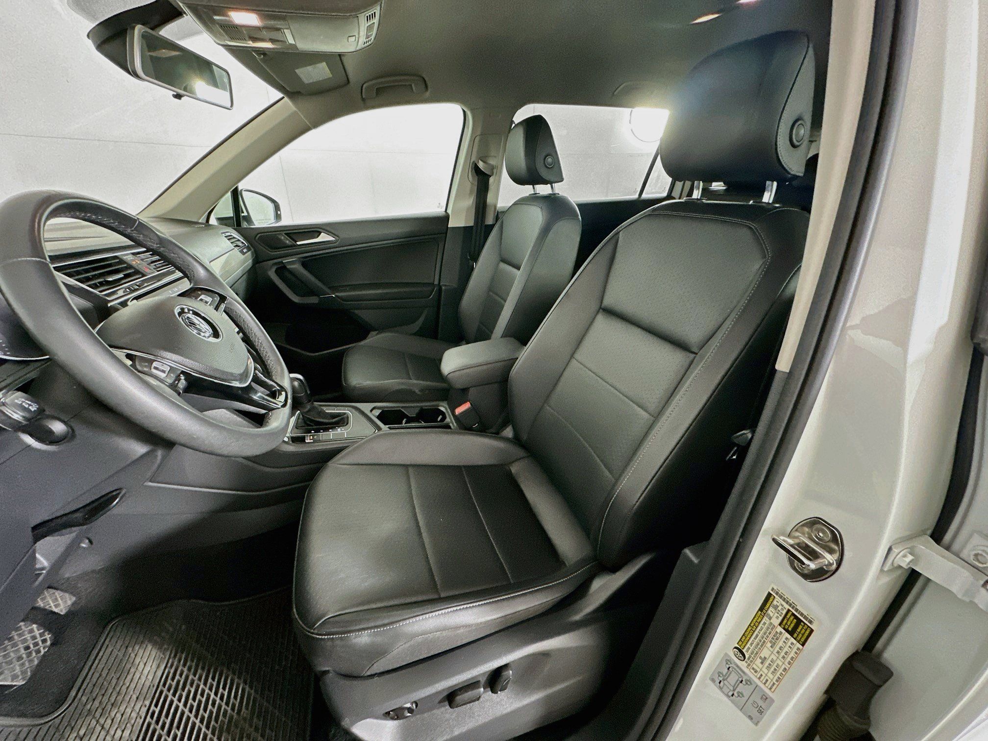 Used 2020 Volkswagen Tiguan SE FWD image 13