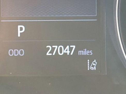 Used 2022 Toyota C-HR XLE image 20