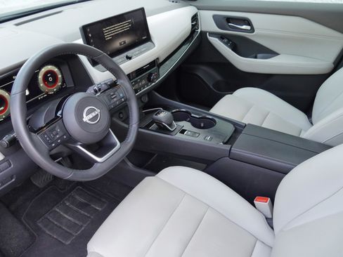 Used 2024 Nissan Rogue SL w/ SL Premium Package FWD image 9