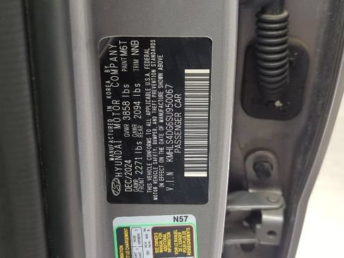 Used 2025 Hyundai Elantra SEL FWD image 31