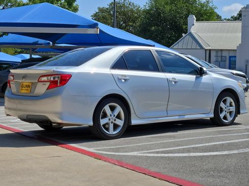 Used 2013 Toyota Camry SE FWD image 3
