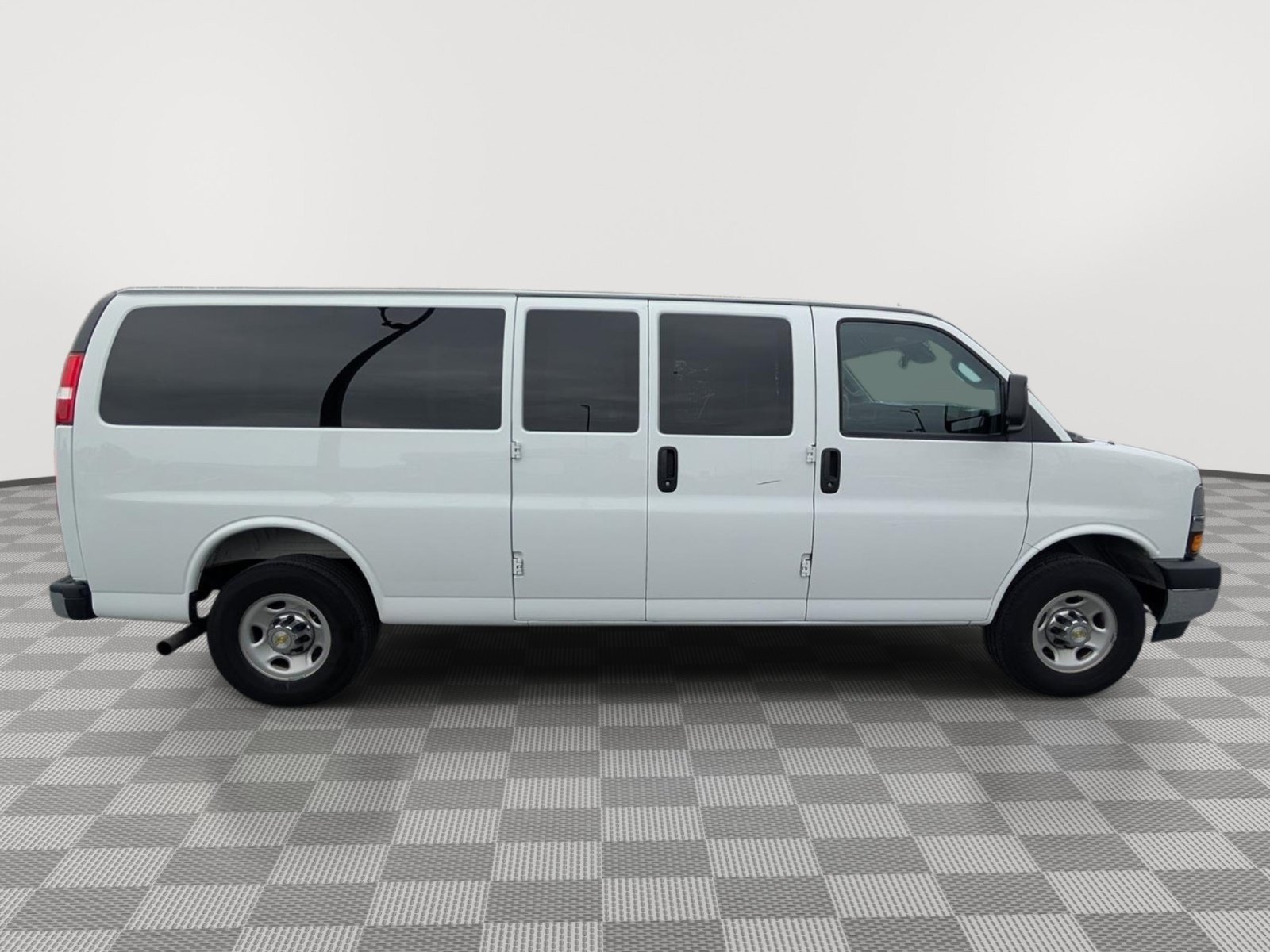 Used 2025 Chevrolet Express 3500 LT w/ LT Preferred Equipment Group RWD image 6