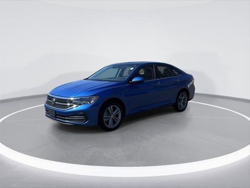 Certified 2024 Volkswagen Jetta SE w/ Panoramic Sunroof Package FWD image 4
