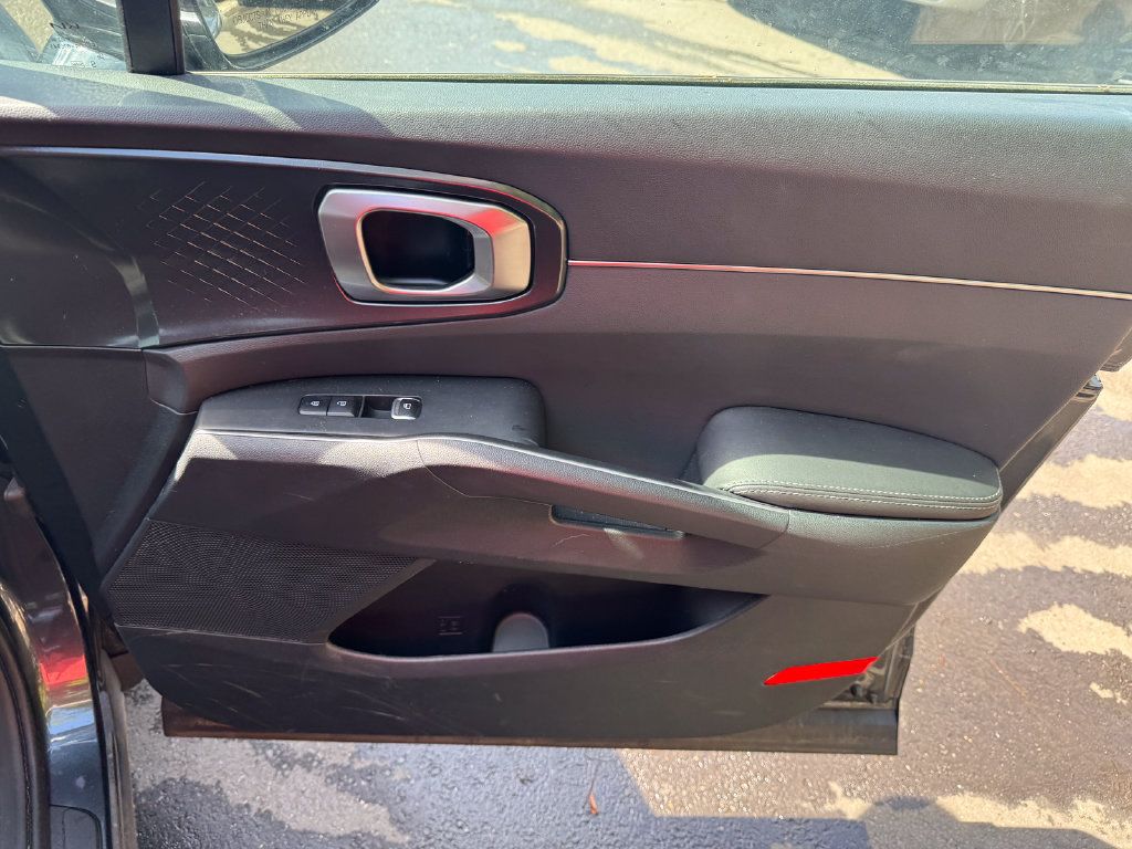 Used 2022 Kia Sorento LX AWD/4WD image 24