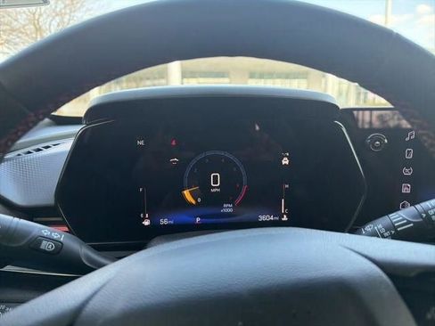 Used 2025 Chevrolet Trax RS w/ Driver Confidence Package image 27