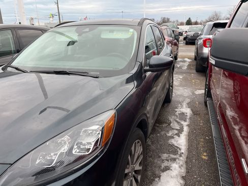 Used 2022 Ford Escape Titanium w/ Class II Trailer Tow Package image 6