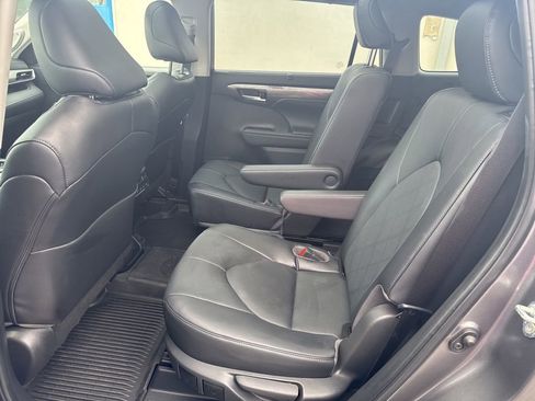Used 2023 Toyota Highlander Platinum image 33