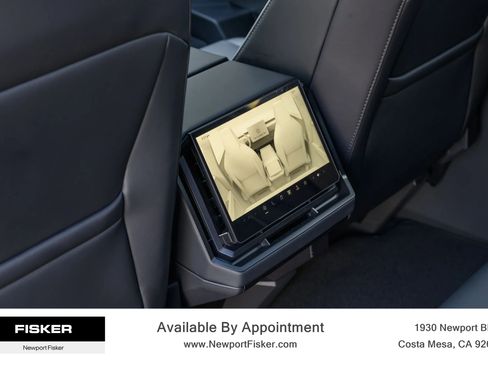 Used 2024 Tesla Cybertruck AWD Crew Cab image 19