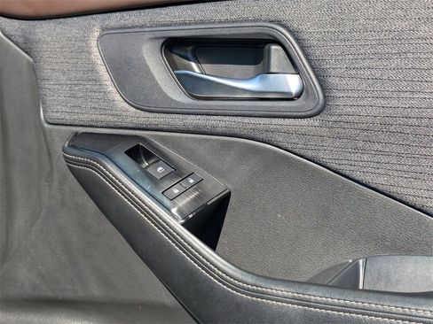 Used 2023 Nissan Rogue SV image 33