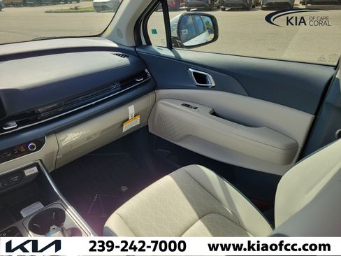 New 2026 Kia Carnival EX FWD image 21