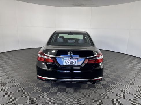 Used 2017 Honda Accord EX image 5