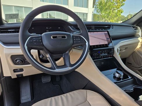 New 2025 Jeep Grand Cherokee Limited w/ Luxury Tech Group II image 9