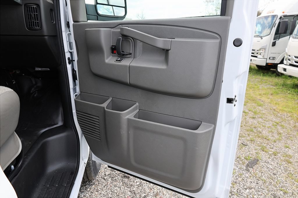 New 2026 Chevrolet Express 2500 w/ Driver Convenience Package RWD image 17